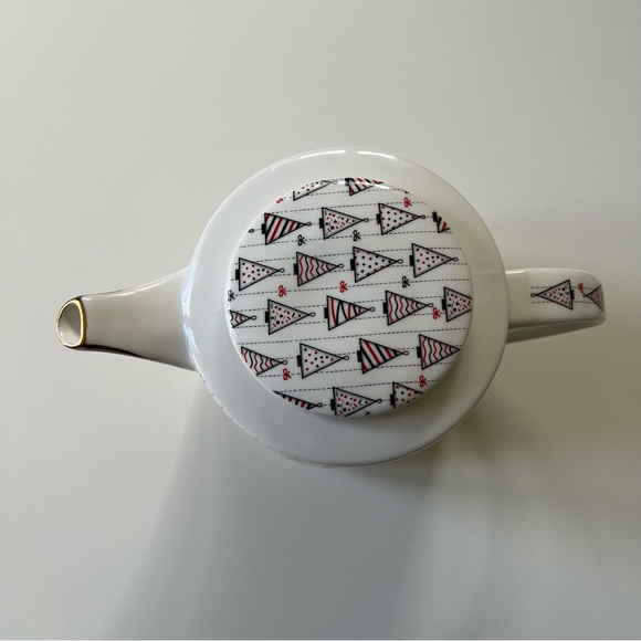 Grace’s Teaware White, Green, and Red Christmas Teapot - Picture 6 of 8